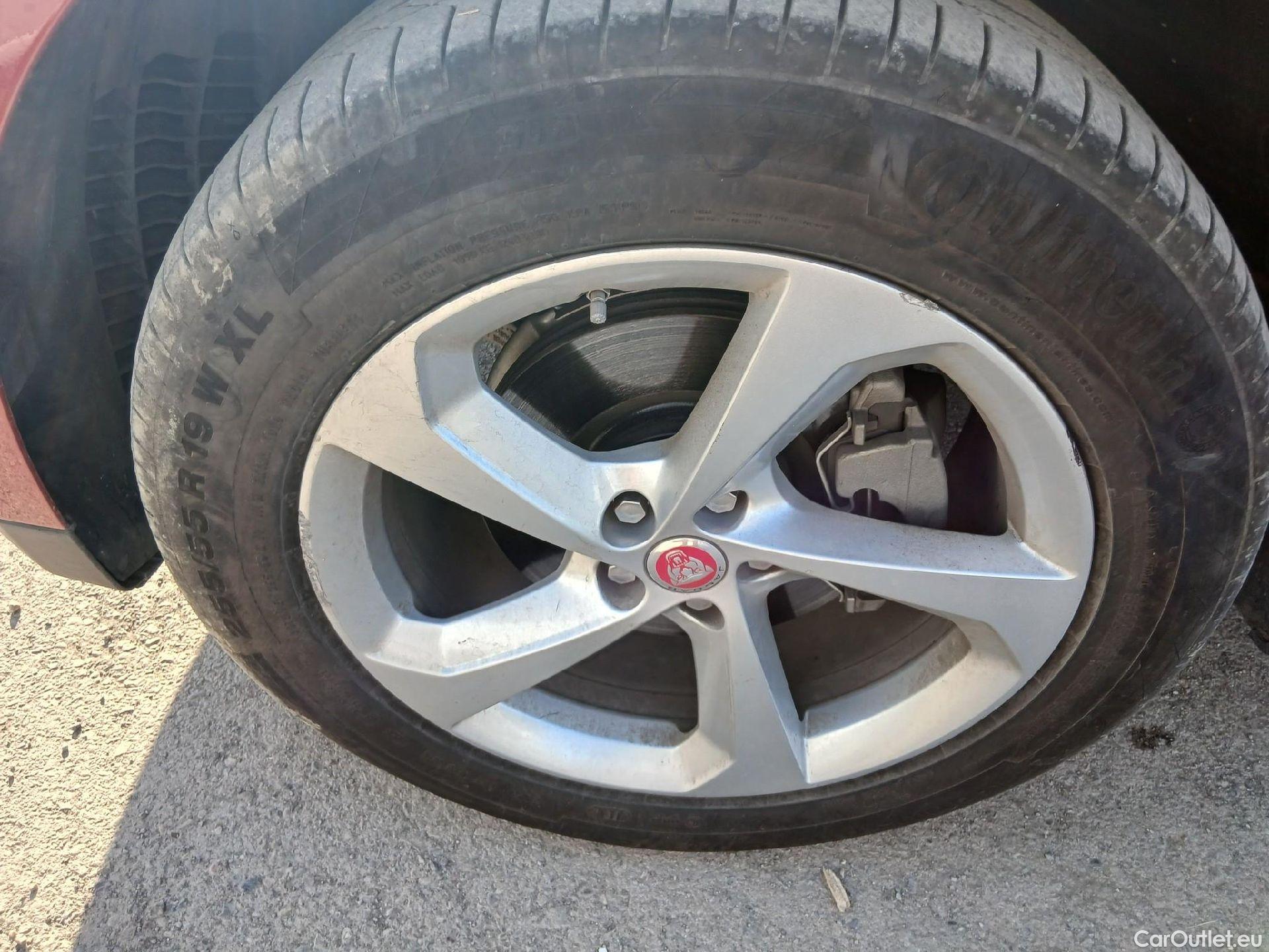  Jaguar  F-PACE JAGUAR  / 2015 / 5P / todoterreno 2.0L i4D AWD Automático Prestige #4