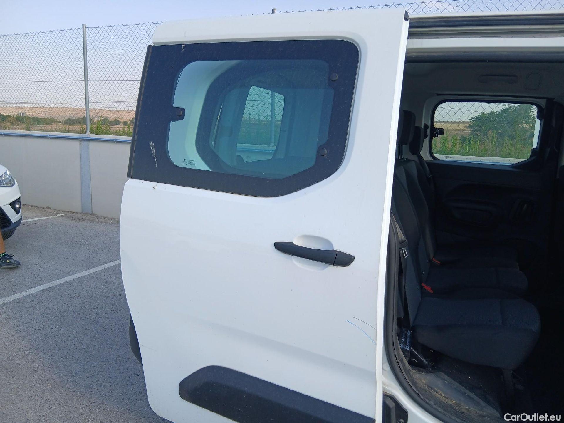  Opel  Combo OPEL  Life / 2018 / 5P / monovolumen compacto 1.5 TD 75kW (100CV) S/S Edition L (AC) #23