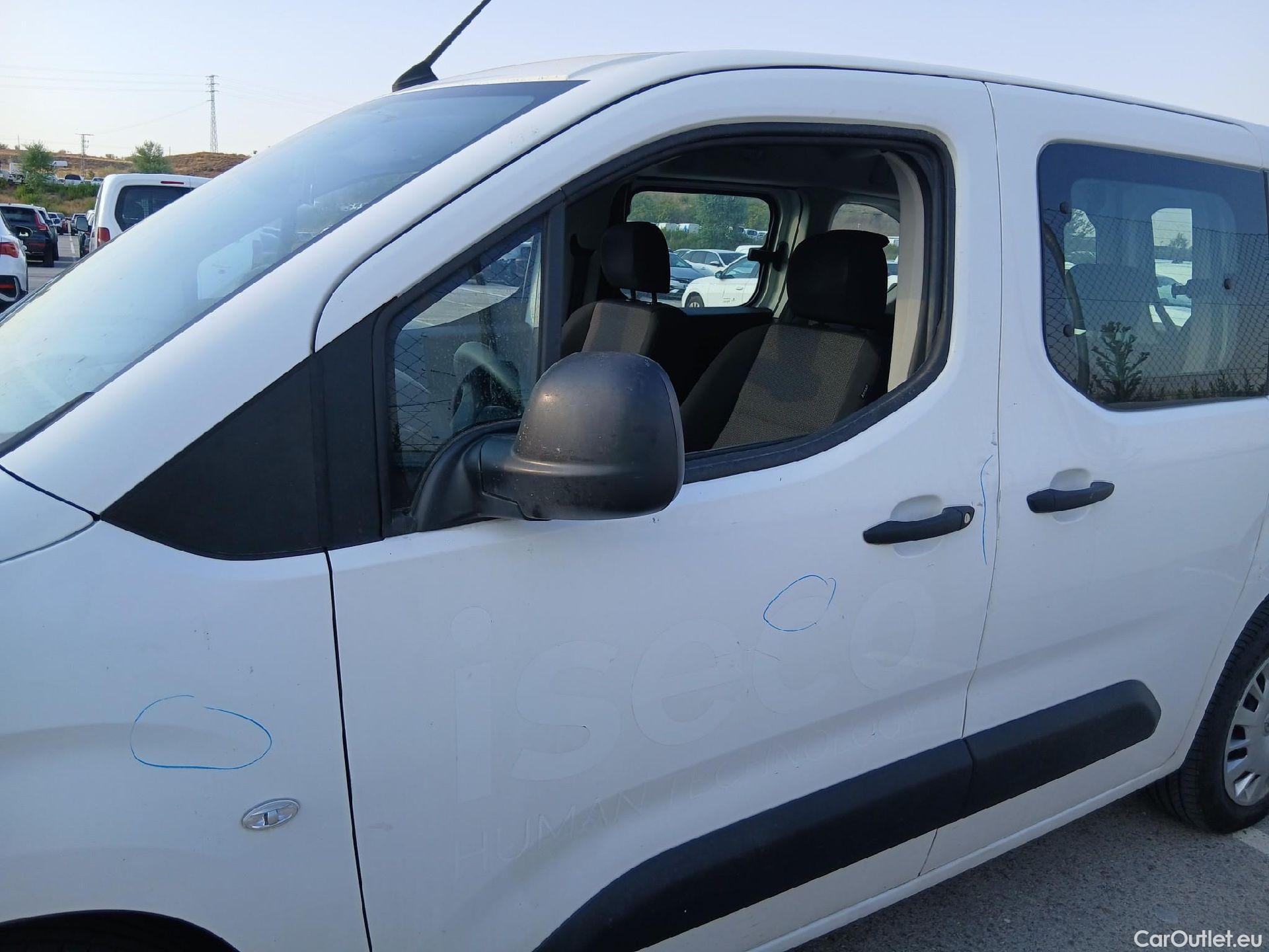  Opel  Combo OPEL  Life / 2018 / 5P / monovolumen compacto 1.5 TD 75kW (100CV) S/S Edition L (AC) #10