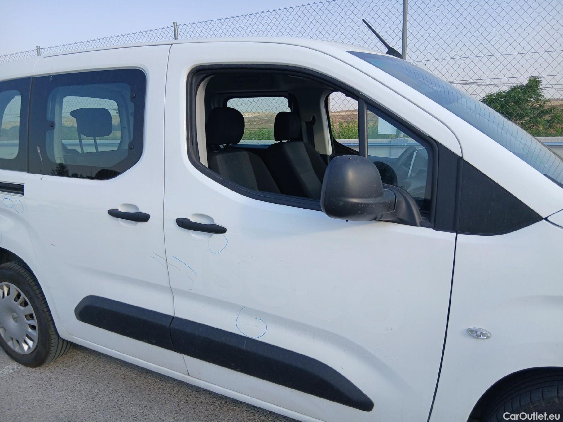  Opel  Combo OPEL  Life / 2018 / 5P / monovolumen compacto 1.5 TD 75kW (100CV) S/S Edition L (AC) #25