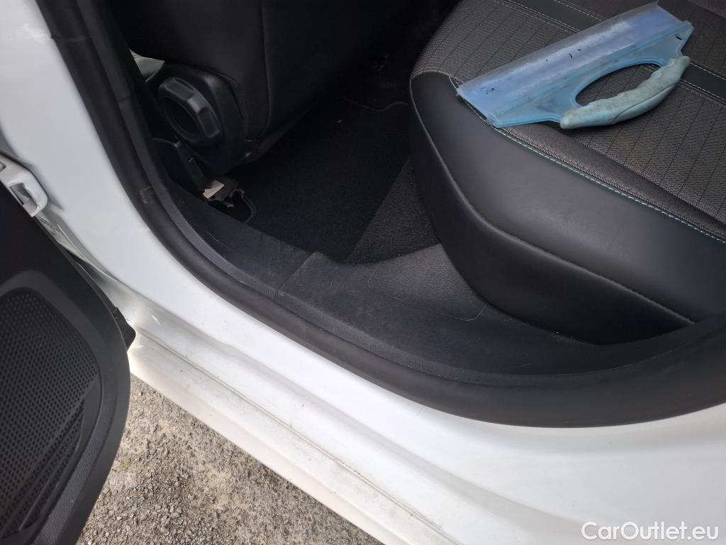  Peugeot  208  Allure Business 1.2 PureTech 100CV BVM6 E6d #24