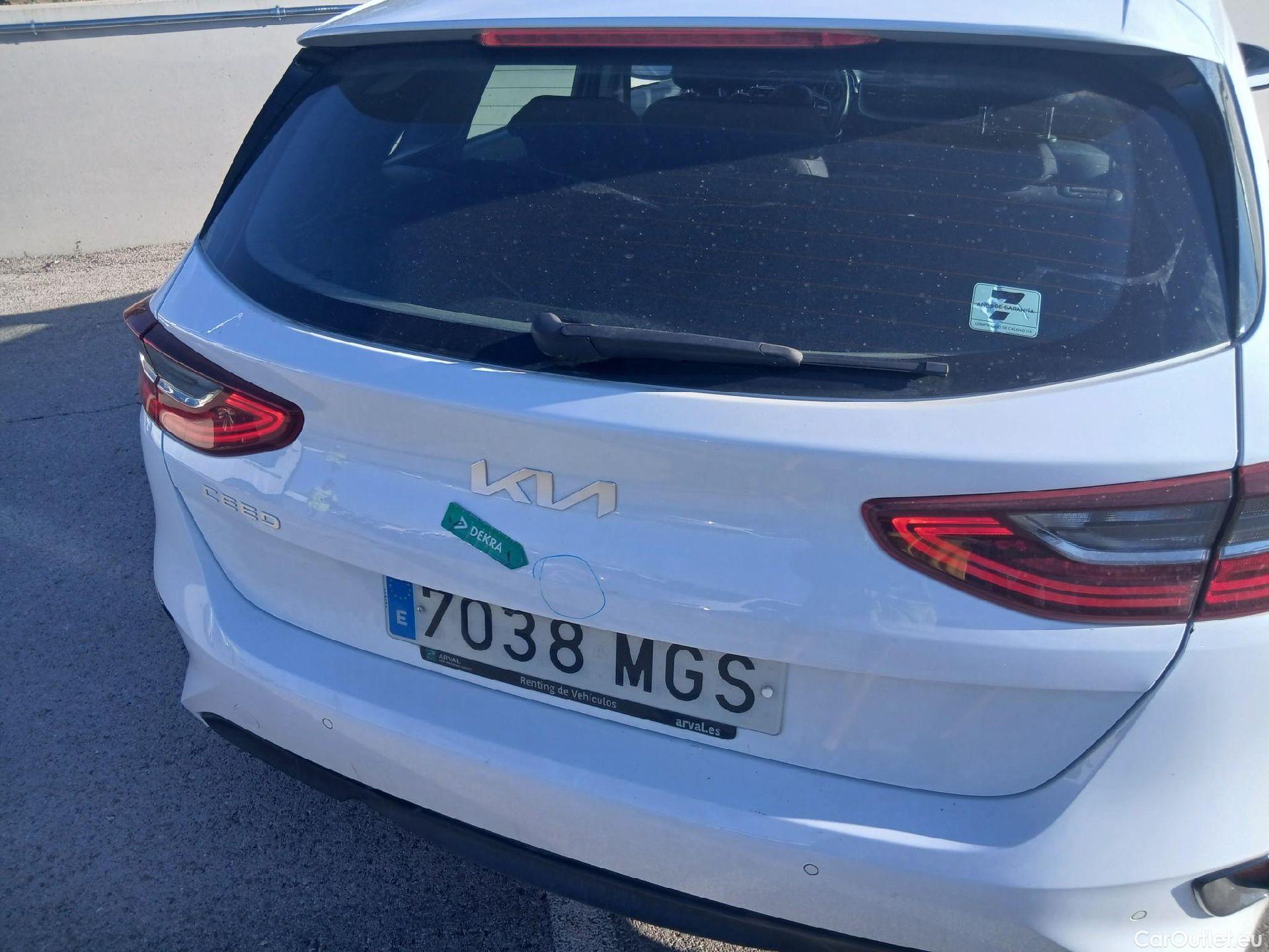  KIA  Cee'd KIA Ceed / 2021 / 5P / berlina con portón 1.0 T-GDi 74kW (100CV) Drive #18