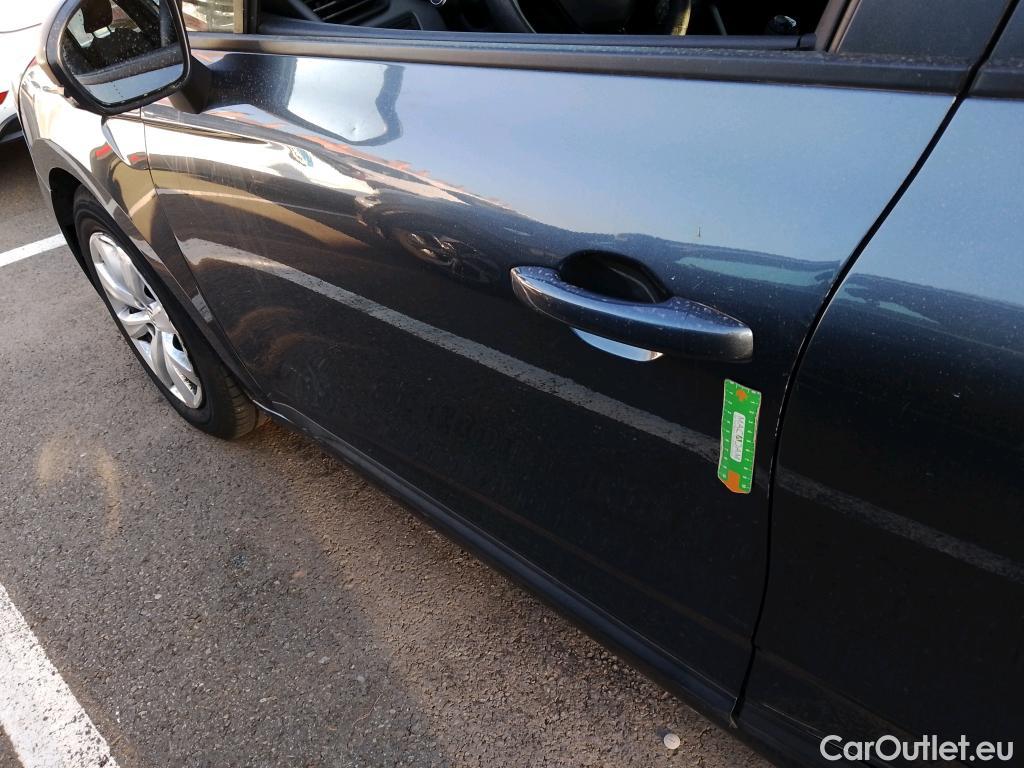  Renault  Clio RENAULT  / 2019 / 5P / berlina con portón Business TCe 67 kW (90CV) #9