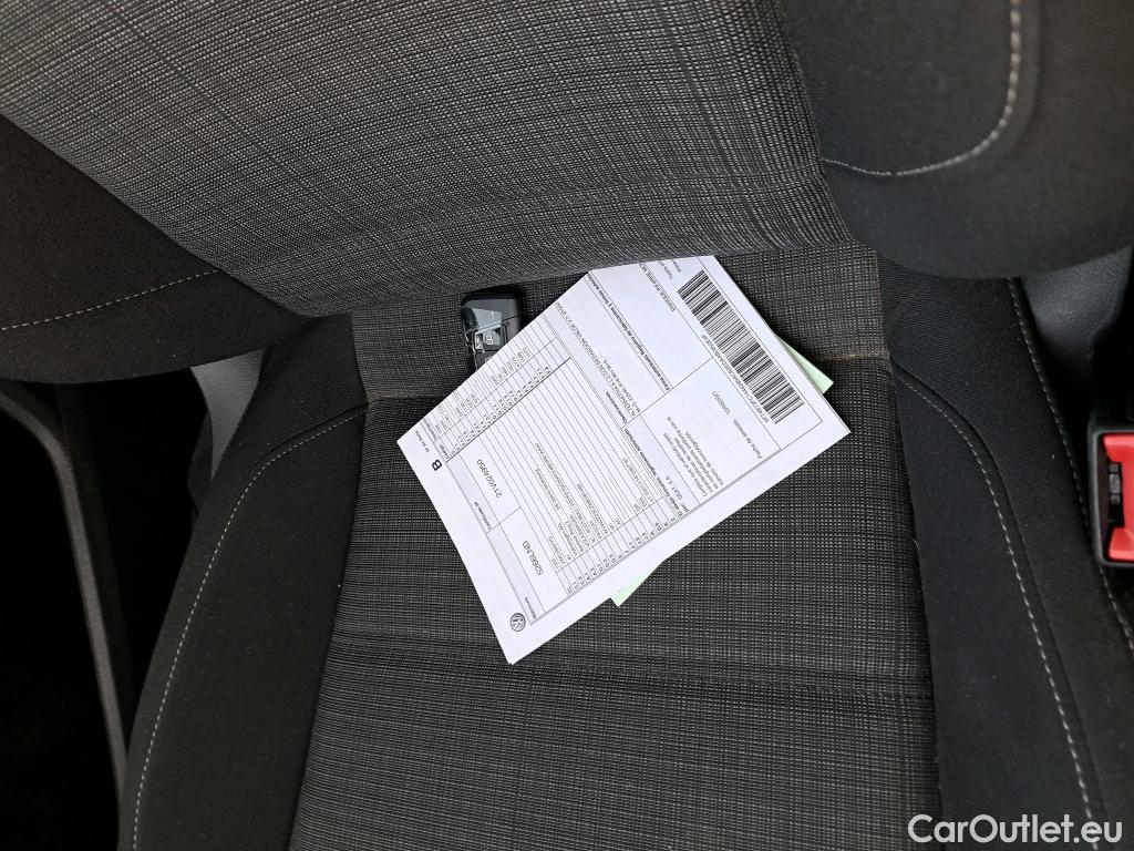  Volkswagen  Passat VOLKSWAGEN  / 2019 / 5P / familiar Variant Executive 2.0 TDI 110kW DSG #1