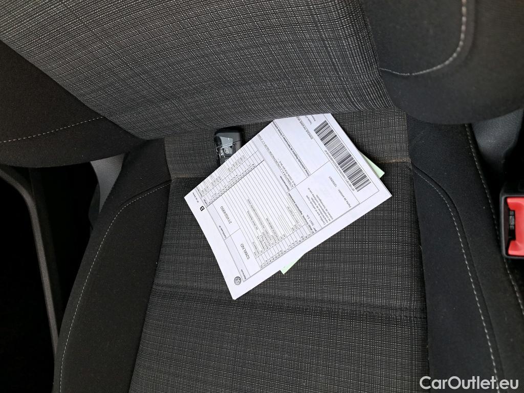  Volkswagen  Passat VOLKSWAGEN  / 2019 / 5P / familiar Variant Executive 2.0 TDI 110kW DSG #2