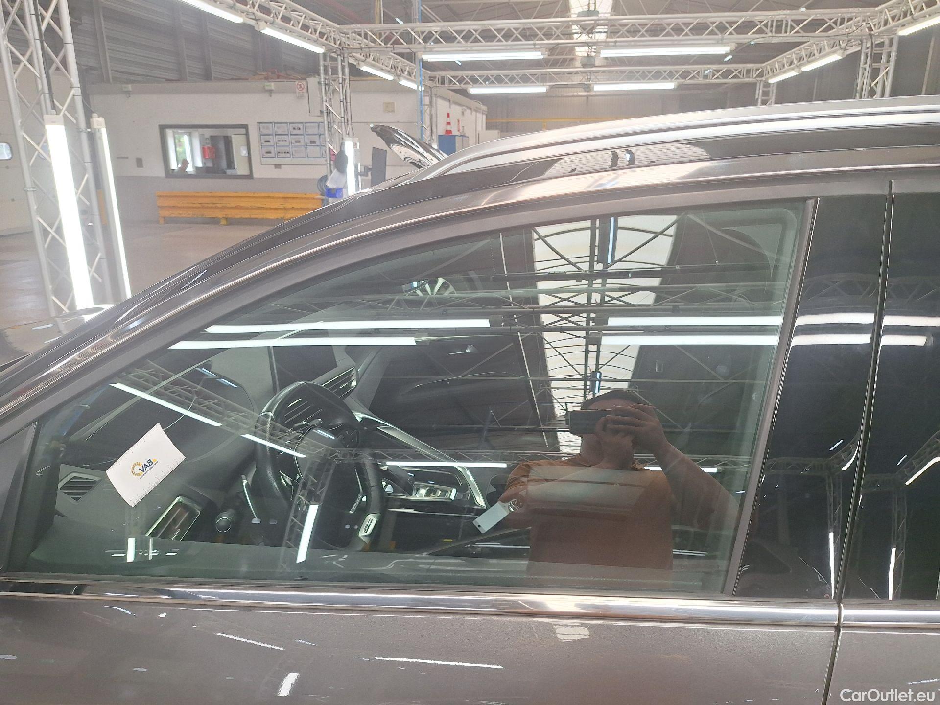  Peugeot  3008 Peugeot,  '16, Peugeot  1.5 BlueHDi 96kW S&S EAT8 GT Line 5d #3