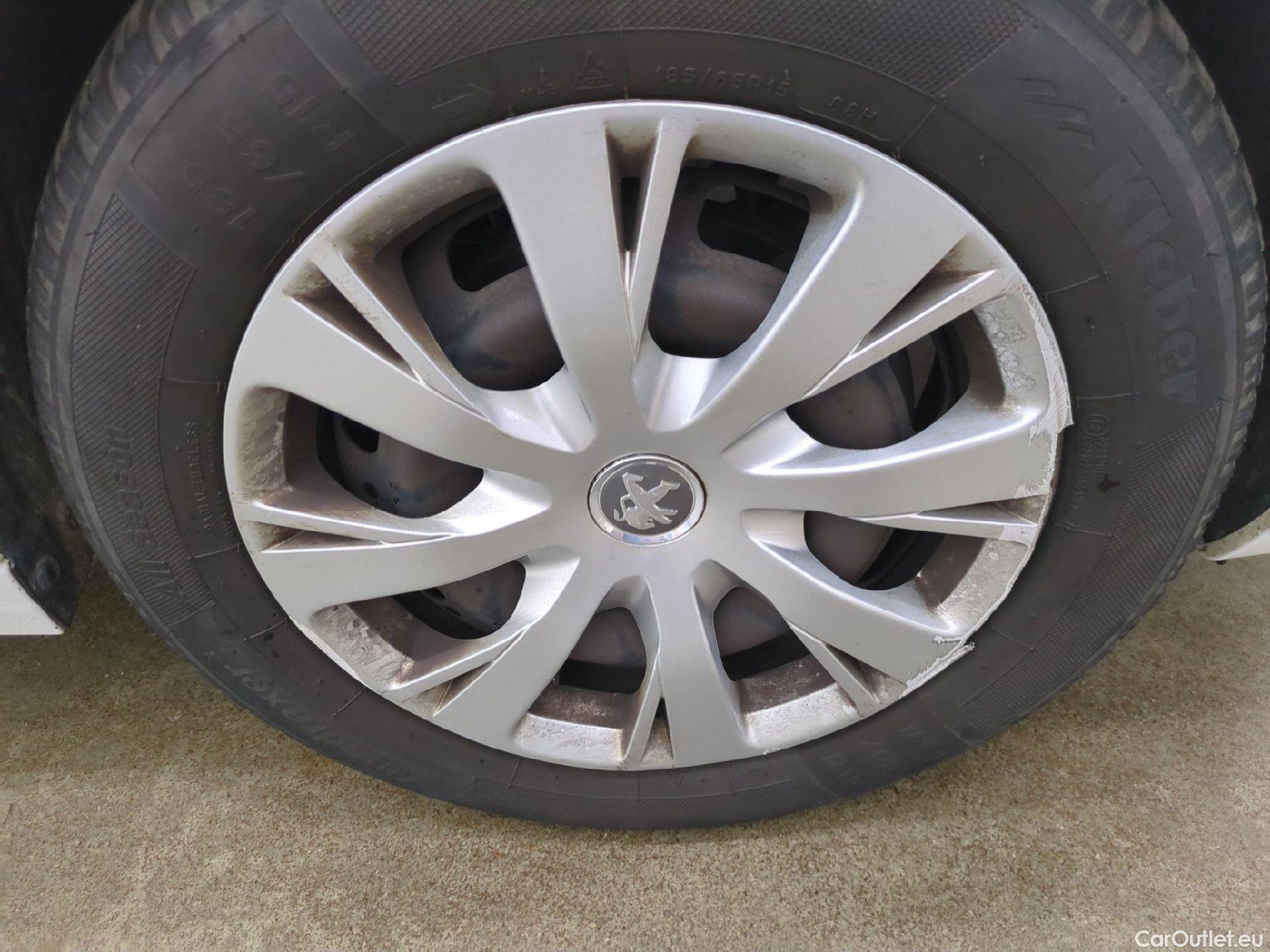  Peugeot  208  Affaire Premium Pack 1.5 HDi 100CV BVM5 E6dT #1