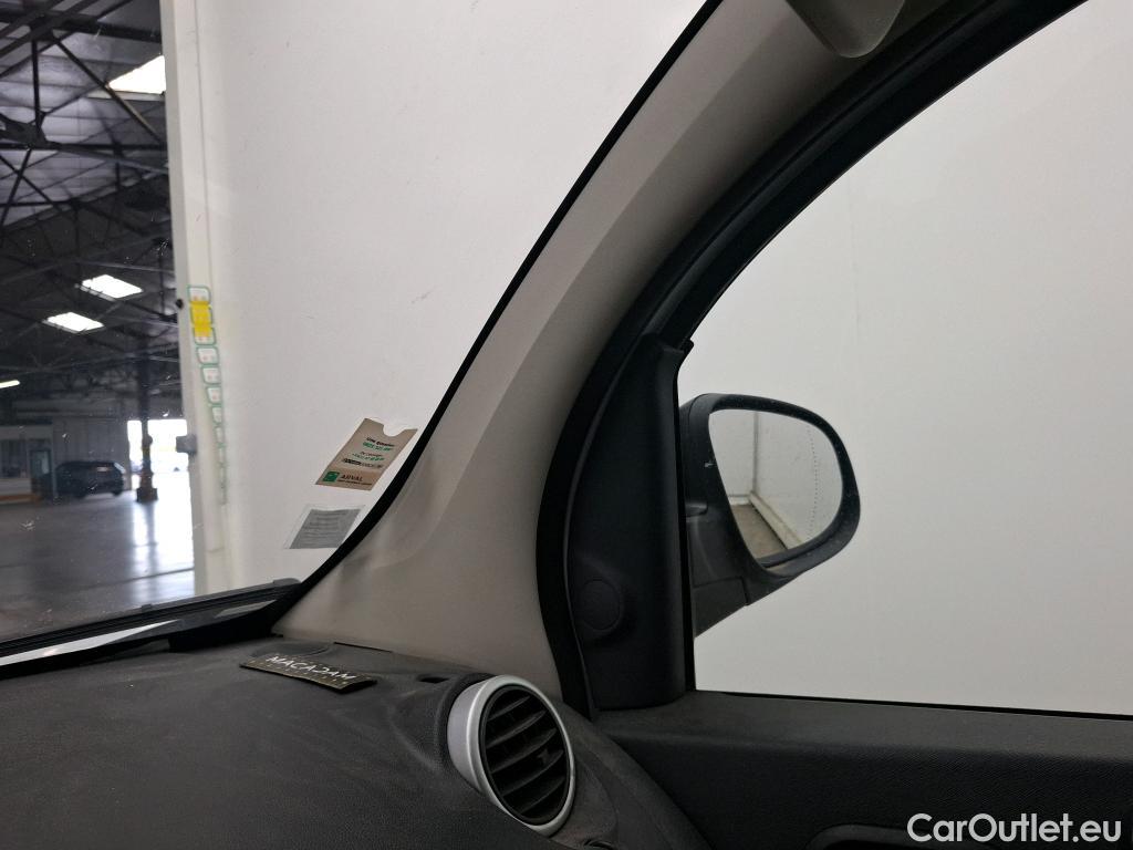  Renault  Kangoo  Express Maxi Extra (Série Spéciale) 1.5 dCi 90CV BVM5 E6 #81