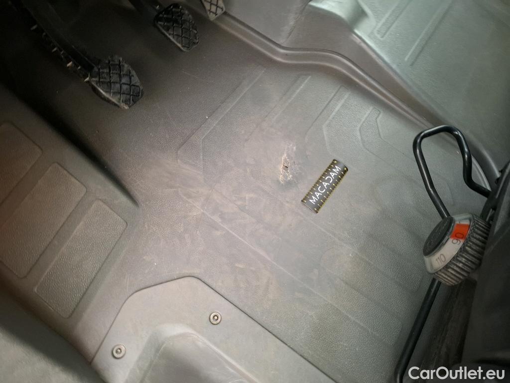  Volkswagen  Crafter  Fourgon 35 Fourgon L4H3 FWD 2.0 TDI 140CV BVM6 E6 #37