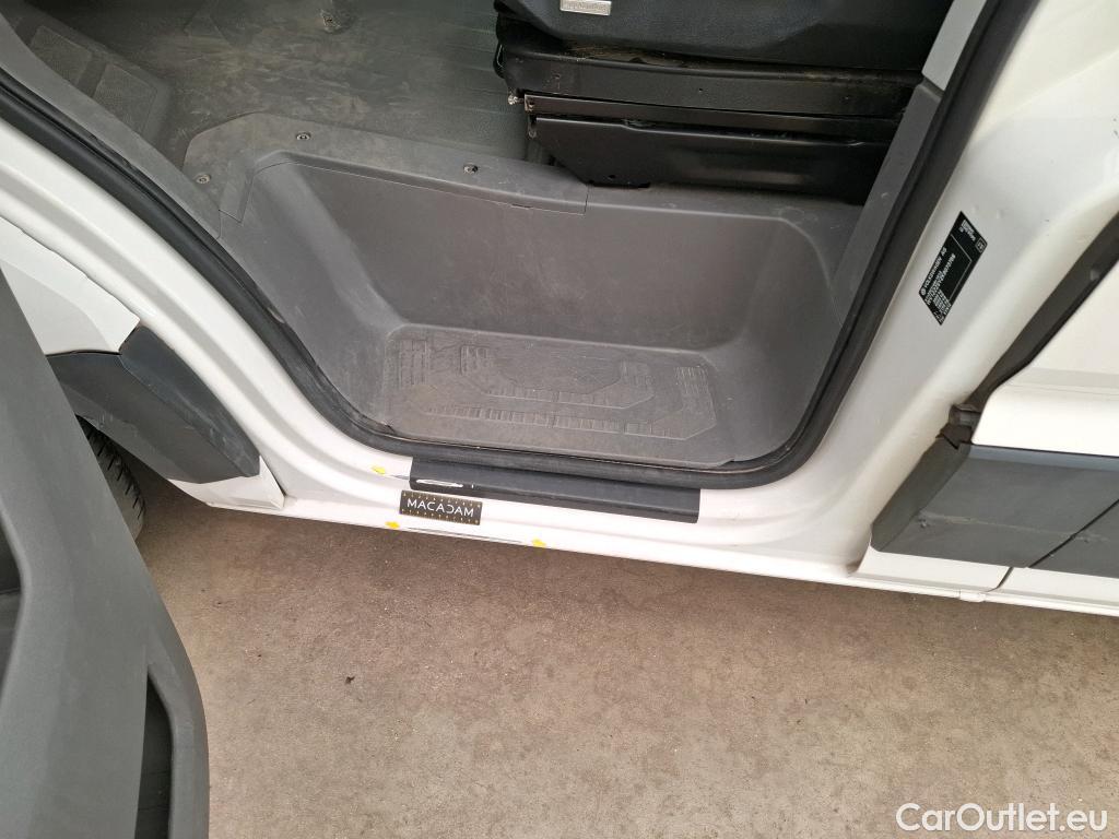  Volkswagen  Crafter  Fourgon 35 Fourgon L4H3 FWD 2.0 TDI 140CV BVM6 E6 #25