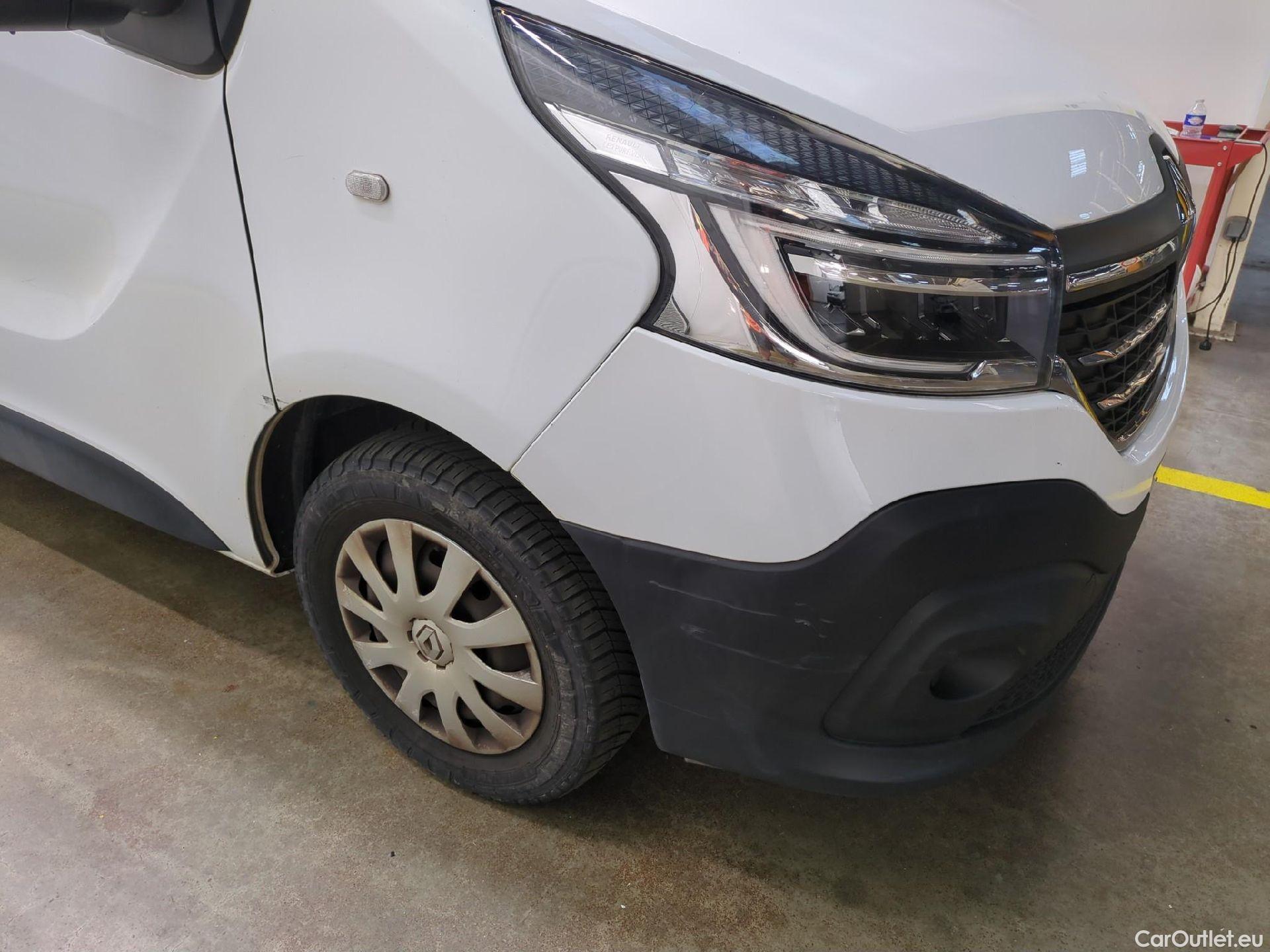  Renault  Trafic RENAULT  / 2019 / 4P / Fourgon tole NV FG GCF L2H2 1200 Energy dCi 145 #32