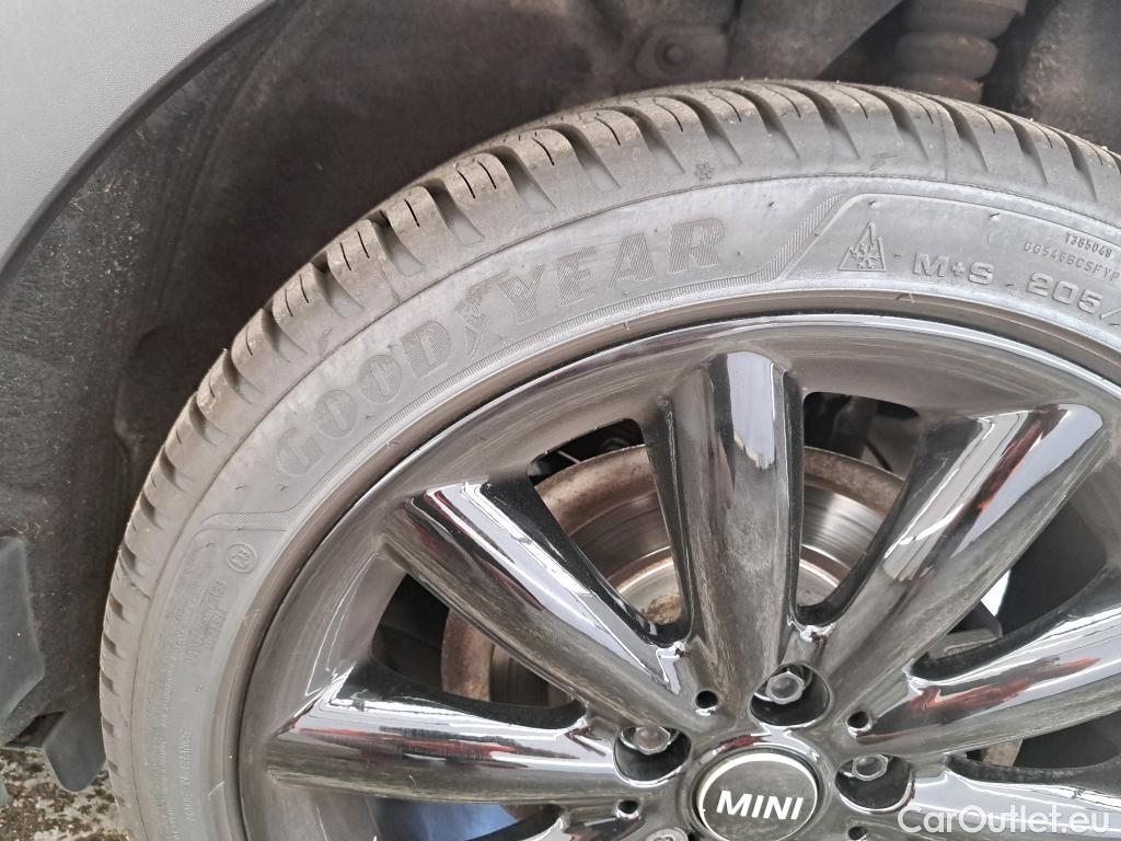  Mini  Cooper MINI Mini / 2014 / 5P / Berline One Finition Chili 102 ch BVA7 #2