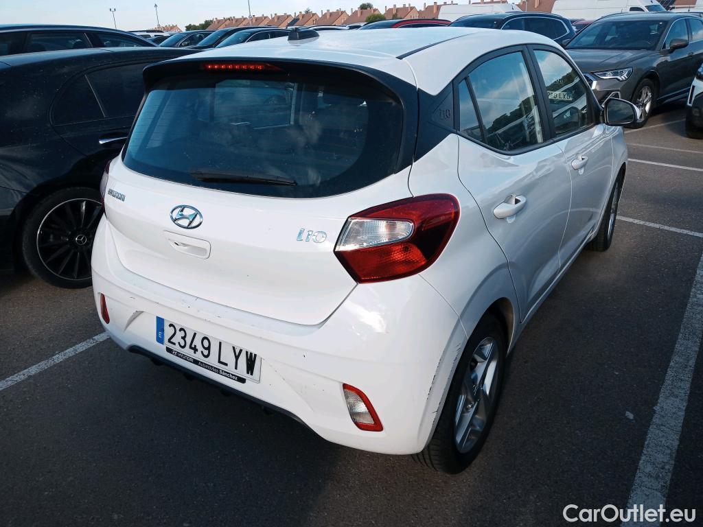  Hyundai  i10 HYUNDAI  / 2020 / 5P / berlina con portón 1.0 Klass #17