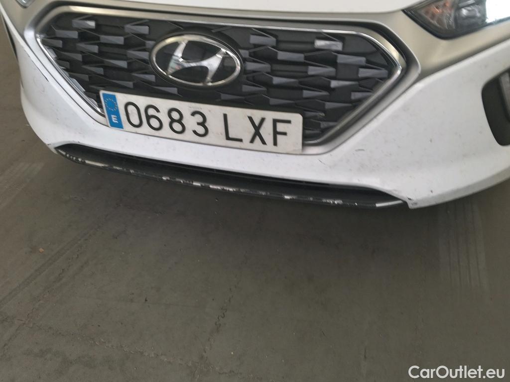  Hyundai   Ioniq HYUNDAI / 2019 / 5P / berlina con portón 1.6 GDI HEV Tecno DCT #36