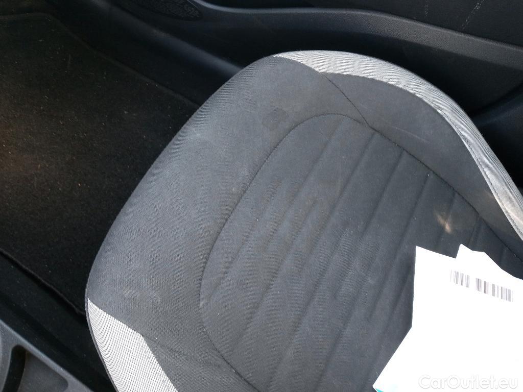  Hyundai  i10 HYUNDAI  / 2020 / 5P / berlina con portón 1.0 Klass #2