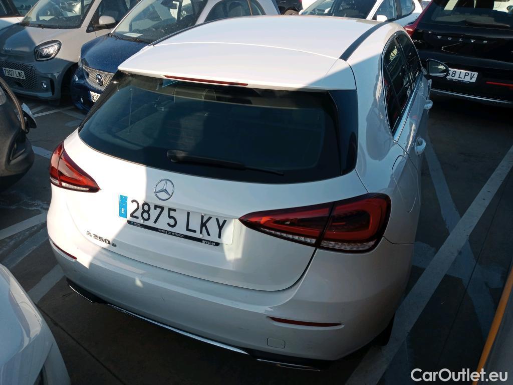  Mercedes  A-Klasse MERCEDES-BENZ Clase A / 2018 / 5P / berlina con portón A 250 e #13