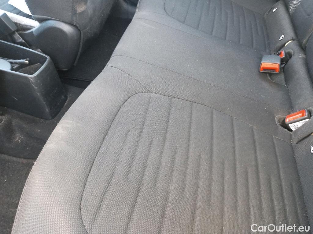  Hyundai  i10 HYUNDAI  / 2020 / 5P / berlina con portón 1.0 Klass #1