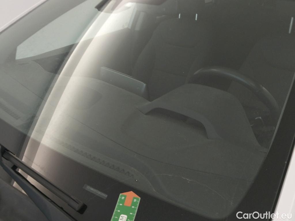  Hyundai   Ioniq HYUNDAI / 2019 / 5P / berlina con portón 1.6 GDI HEV Tecno DCT #2