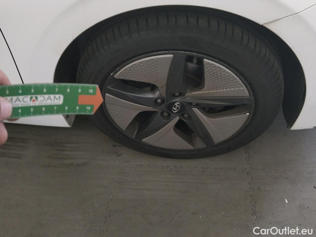  Hyundai   Ioniq HYUNDAI / 2019 / 5P / berlina con portón 1.6 GDI HEV Tecno DCT #31