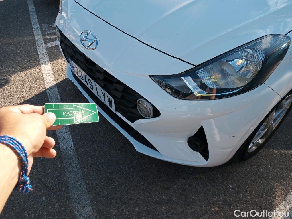  Hyundai  i10 HYUNDAI  / 2020 / 5P / berlina con portón 1.0 Klass #16