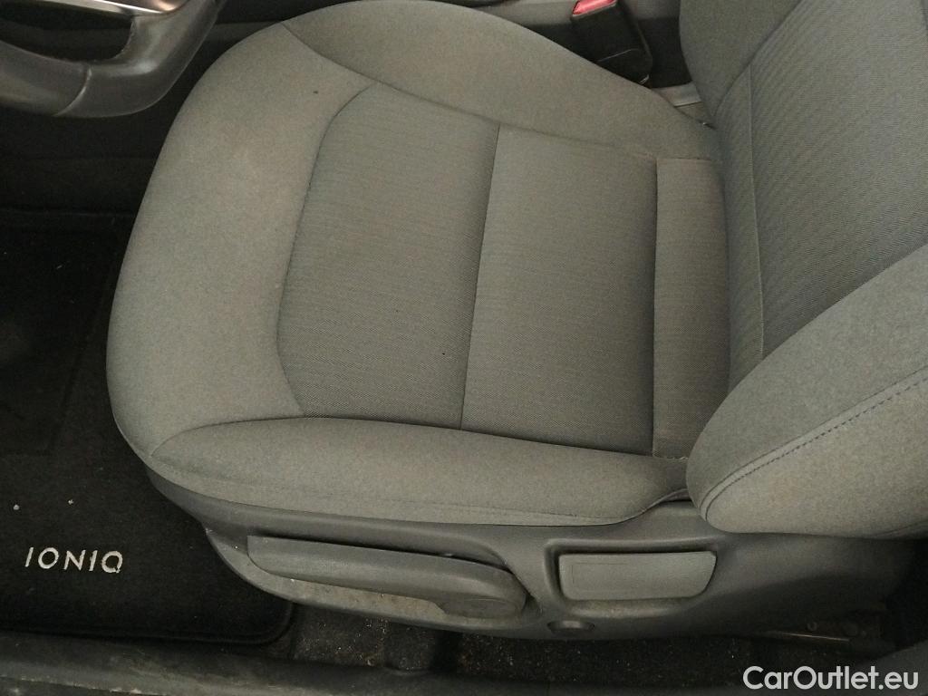 Hyundai   Ioniq HYUNDAI / 2019 / 5P / berlina con portón 1.6 GDI HEV Tecno DCT #28
