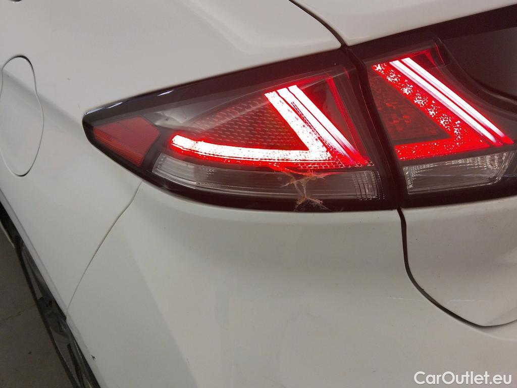  Hyundai   Ioniq HYUNDAI / 2019 / 5P / berlina con portón 1.6 GDI HEV Tecno DCT #3