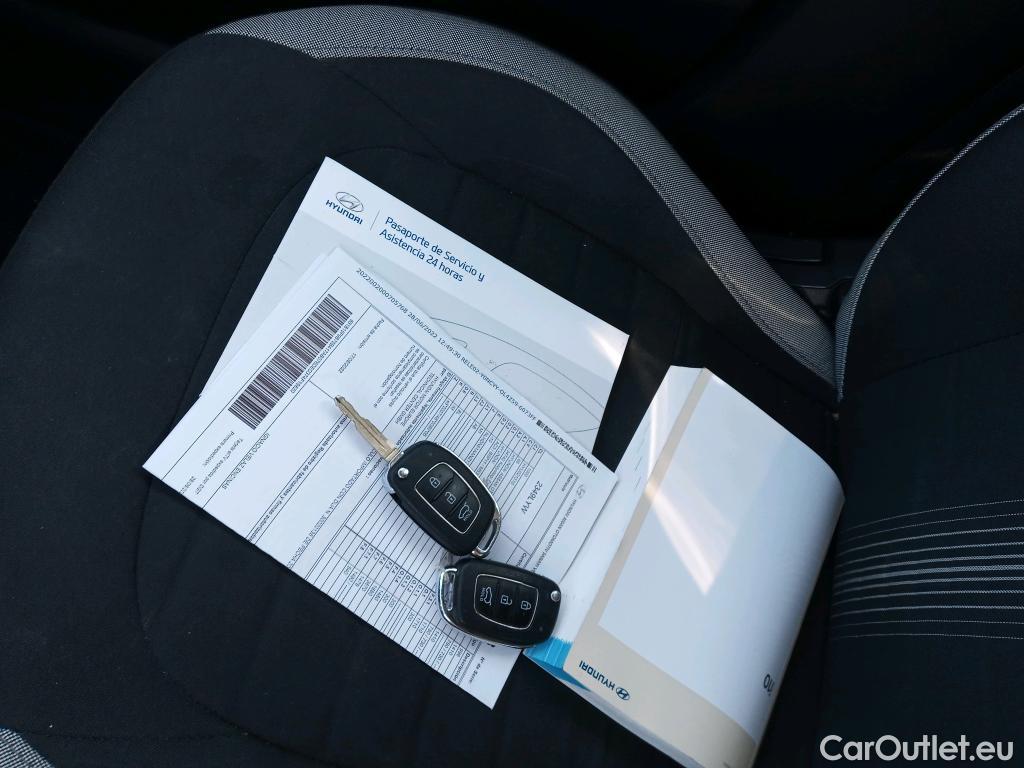  Hyundai  i10 HYUNDAI  / 2020 / 5P / berlina con portón 1.0 Klass #13