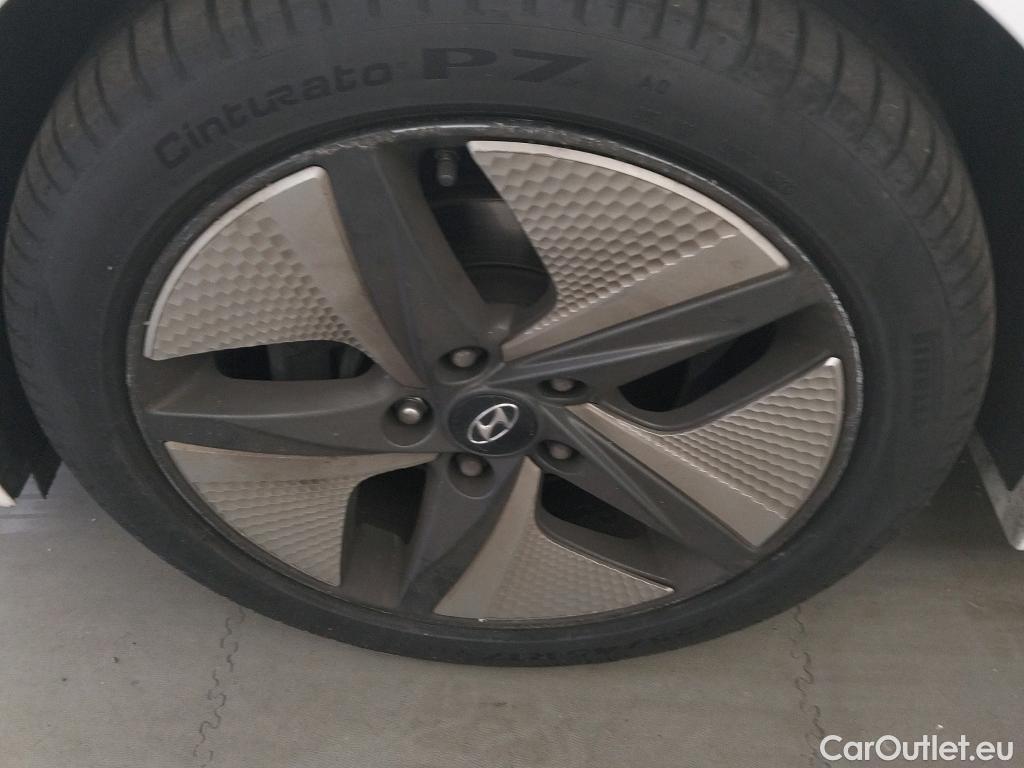  Hyundai   Ioniq HYUNDAI / 2019 / 5P / berlina con portón 1.6 GDI HEV Tecno DCT #32