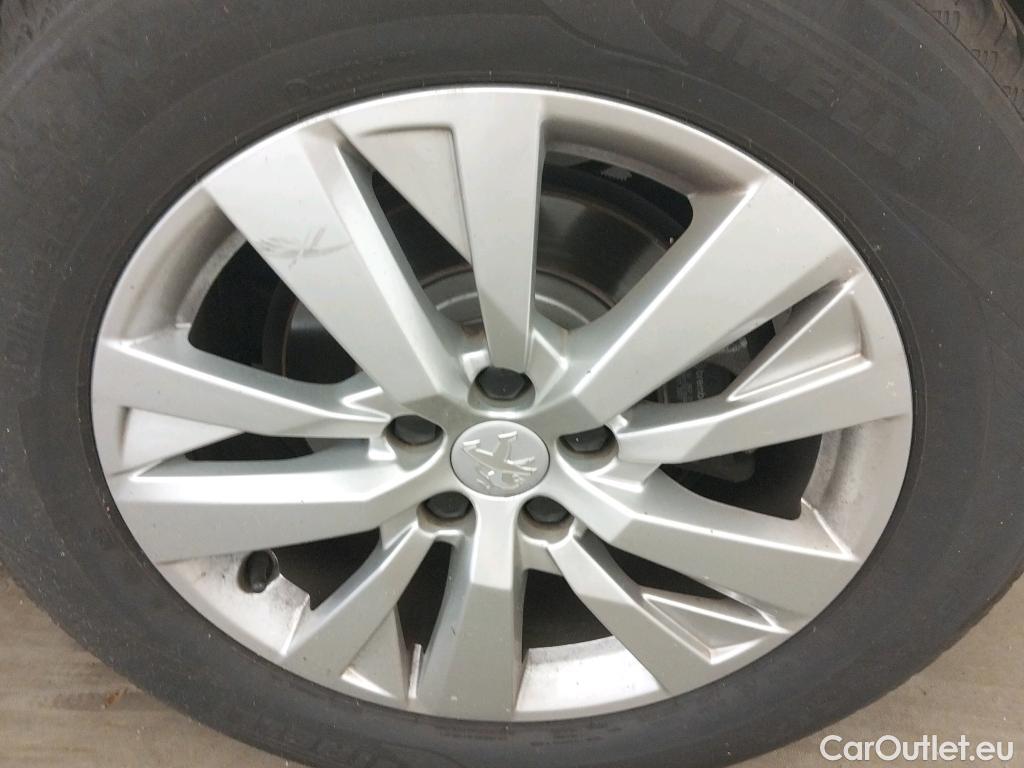  Peugeot  3008  Active Pack 1.5 HDi 130CV AT8 E6d #15