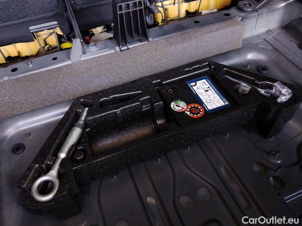  Volvo  XC 40 VOLVO XC40 / 2017 / 5P / todoterreno 1.5 T2 Momentum Core Auto #4