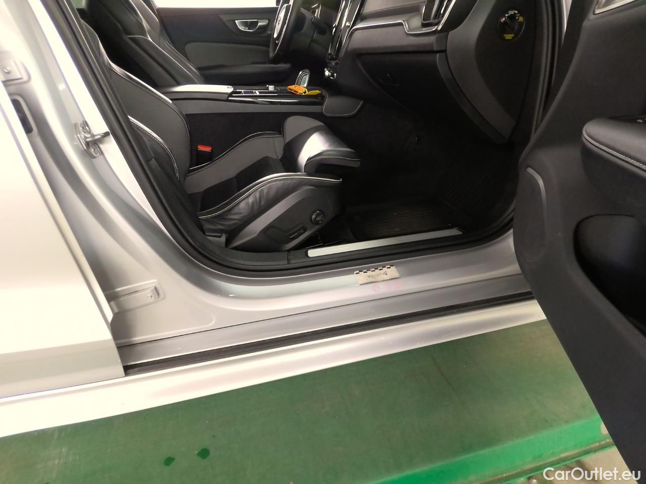  Volvo  V60  T8 PHEV R-Design Aut #13