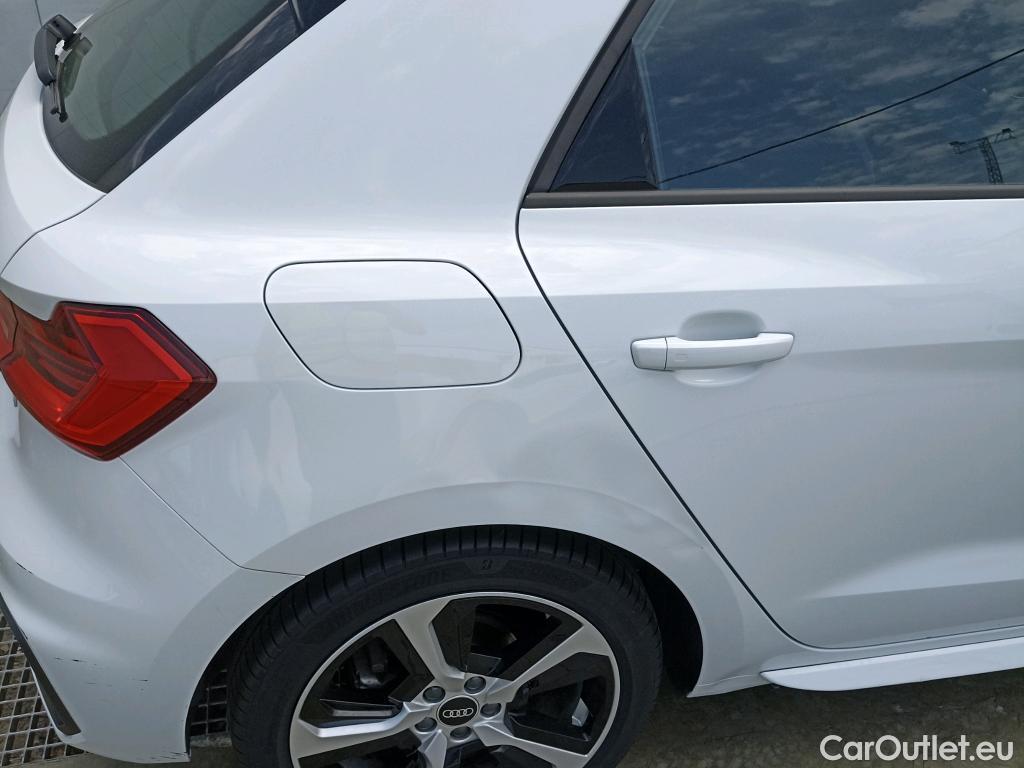  Audi  A1 Sportback AUDI A1 / 2018 / 5P / berlina con portón Sportback Adrenalin 30 TFSI 81kW S tron(SP) #1