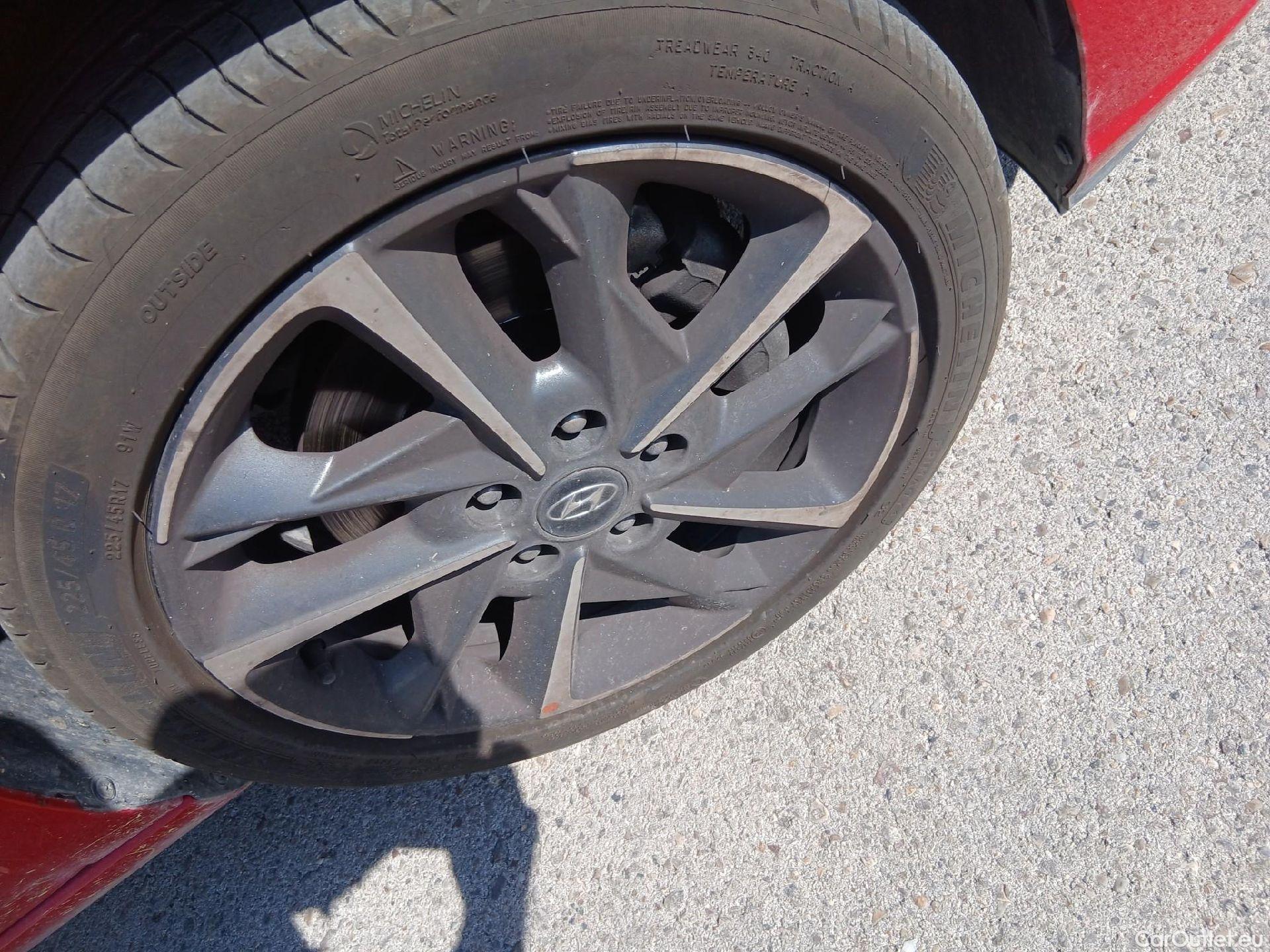  Hyundai  i30 HYUNDAI  / 2020 / 5P / berlina con portón 1.5 DPI Klass SLX #33