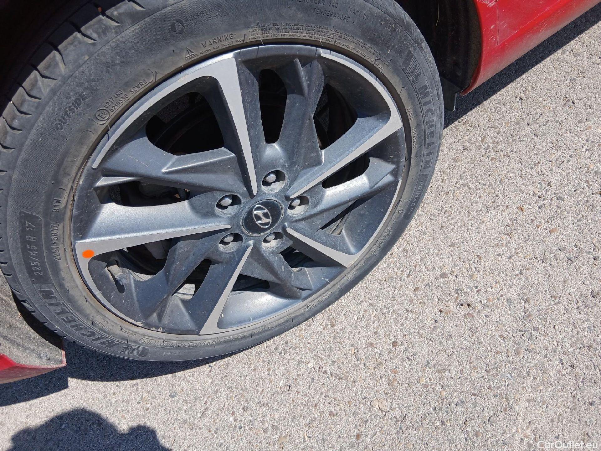  Hyundai  i30 HYUNDAI  / 2020 / 5P / berlina con portón 1.5 DPI Klass SLX #25