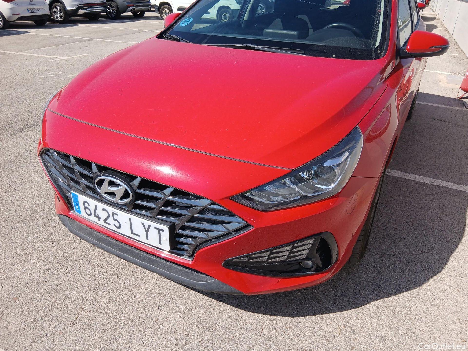  Hyundai  i30 HYUNDAI  / 2020 / 5P / berlina con portón 1.5 DPI Klass SLX #4