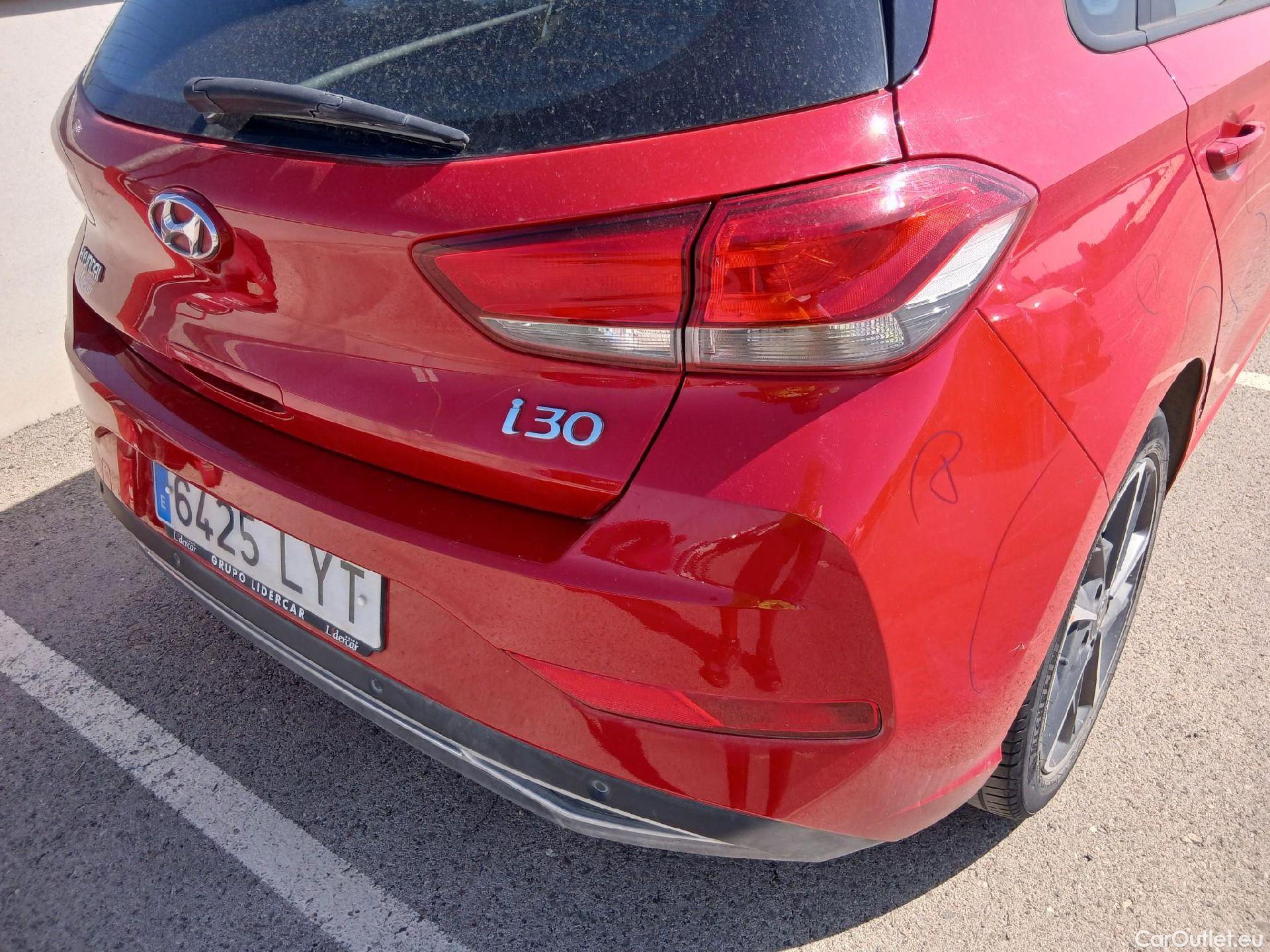  Hyundai  i30 HYUNDAI  / 2020 / 5P / berlina con portón 1.5 DPI Klass SLX #21