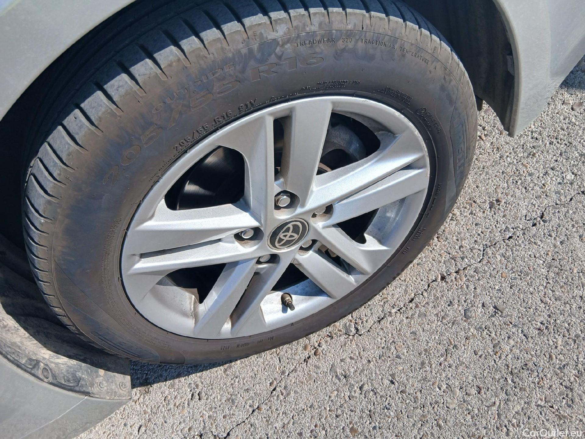  Toyota  Corolla TOYOTA  1.8 125H ACTIVE TECH E-CVT #41