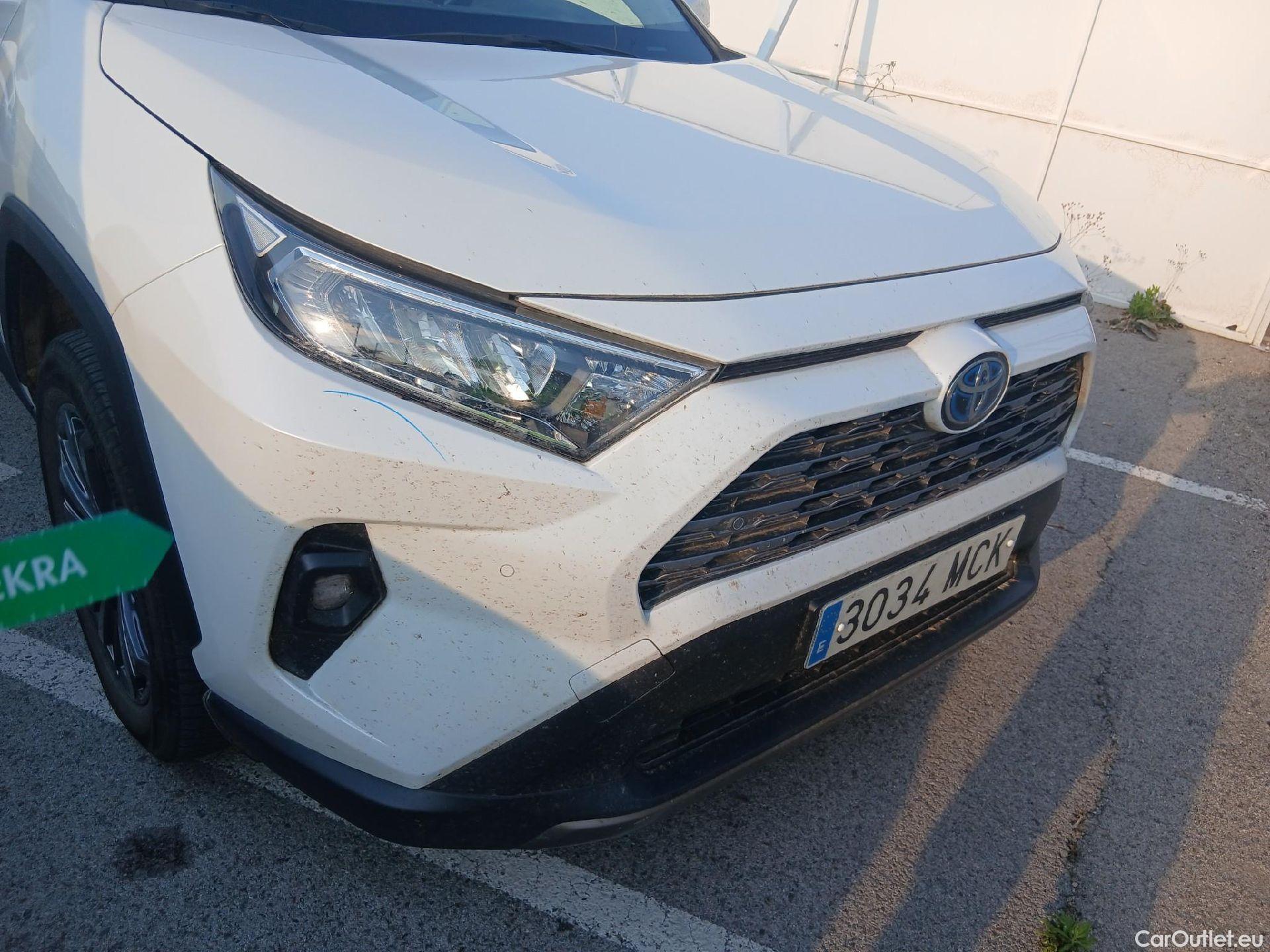  Toyota  RAV4 TOYOTA  / 2018 / 5P / todoterreno 2.5l 220H Advance 4WD #10