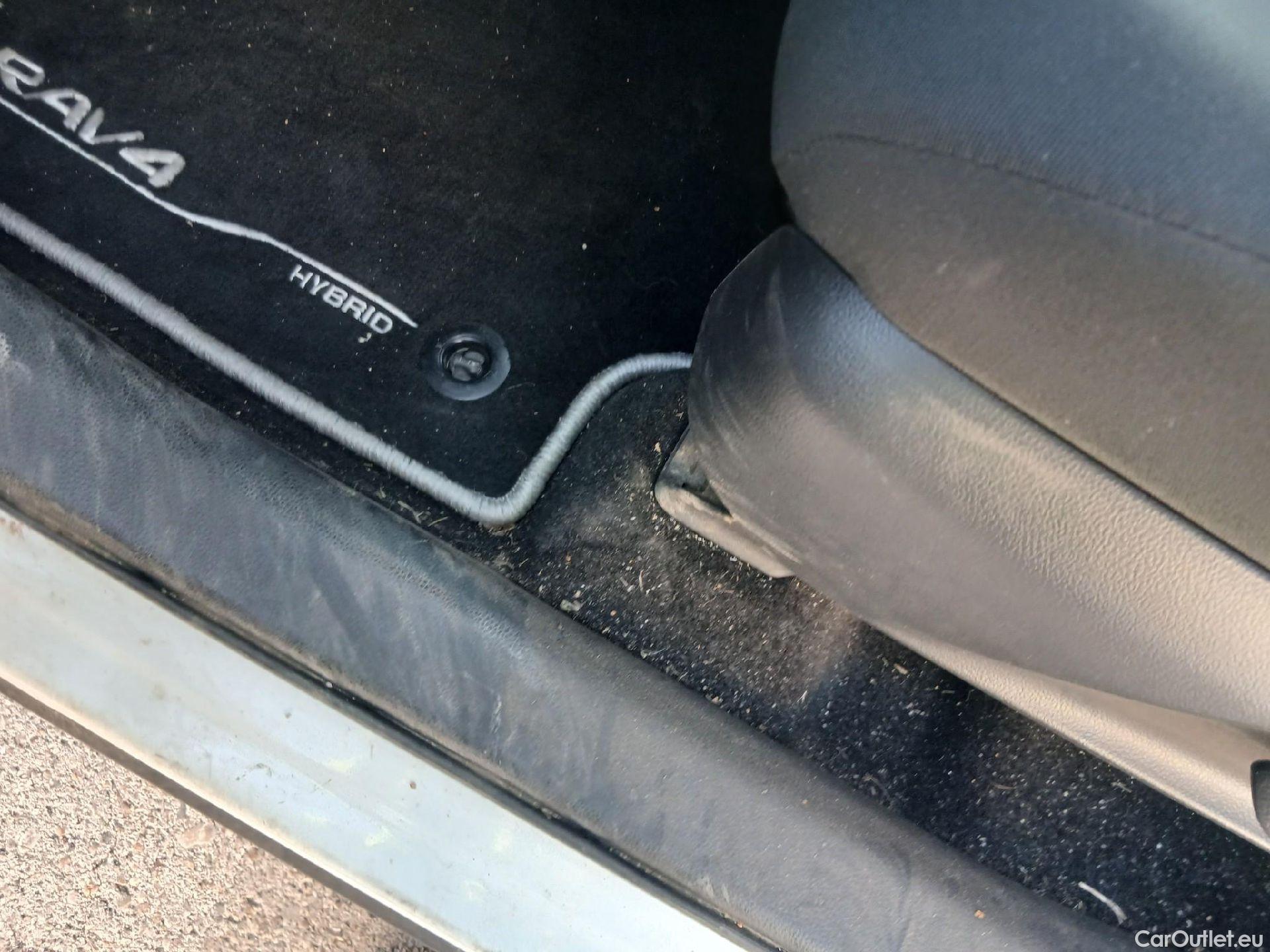  Toyota  RAV4 TOYOTA  / 2018 / 5P / todoterreno 2.5l 220H Advance 4WD #1