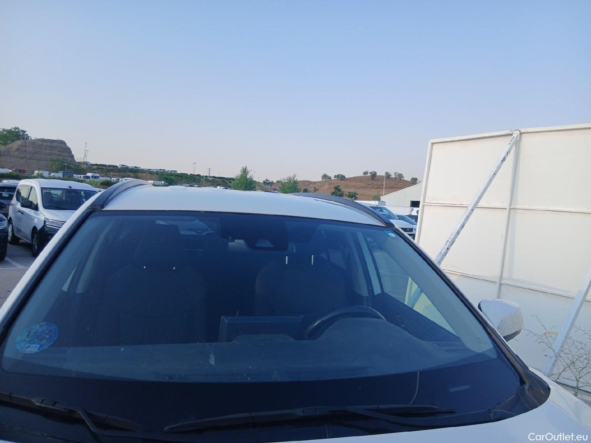  Toyota  RAV4 TOYOTA  / 2018 / 5P / todoterreno 2.5l 220H Advance 4WD #14