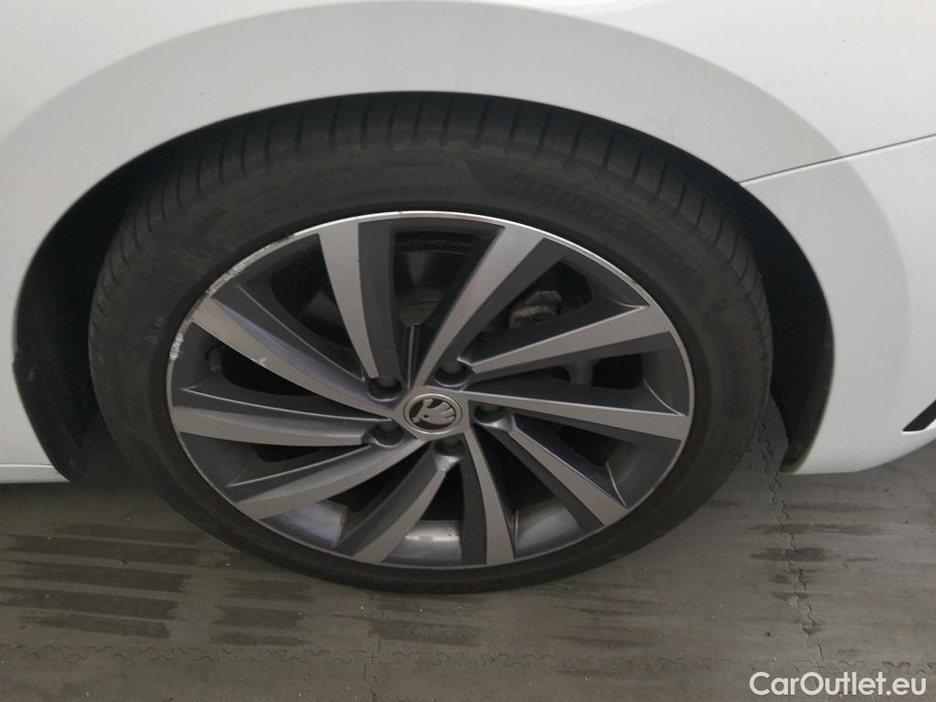  Skoda  Octavia SKODA  / 2020 / 5P / berlina con portón 2.0 TDI 110kW (150 CV) DSG Sport #1