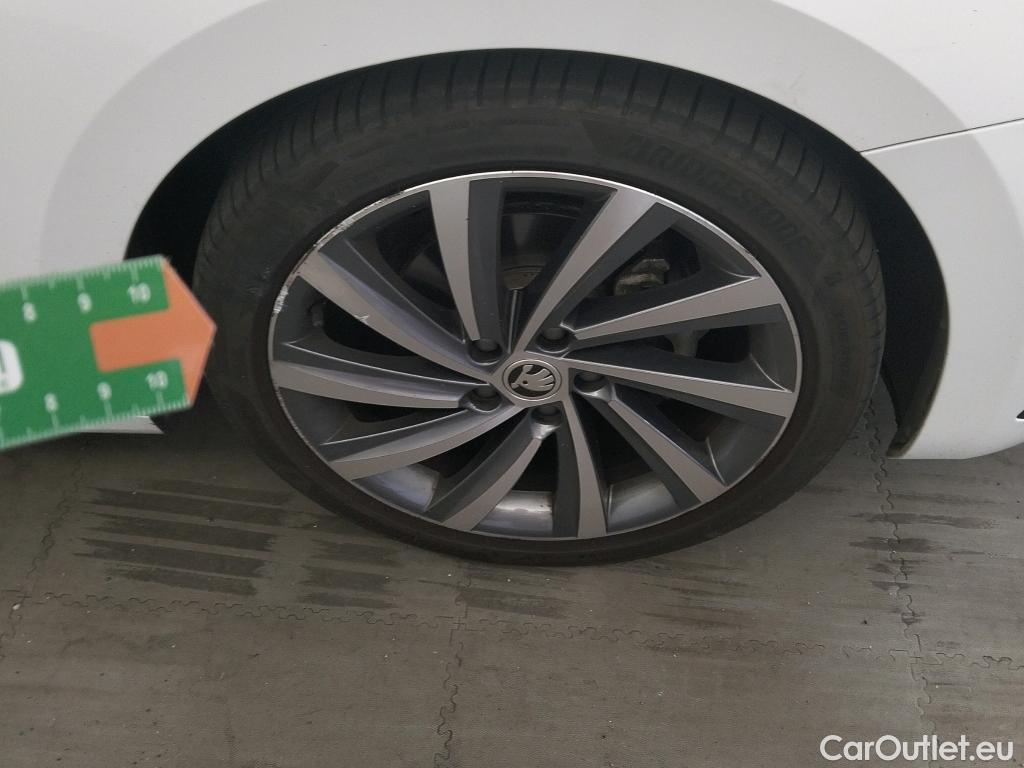 Skoda  Octavia SKODA  / 2020 / 5P / berlina con portón 2.0 TDI 110kW (150 CV) DSG Sport #6