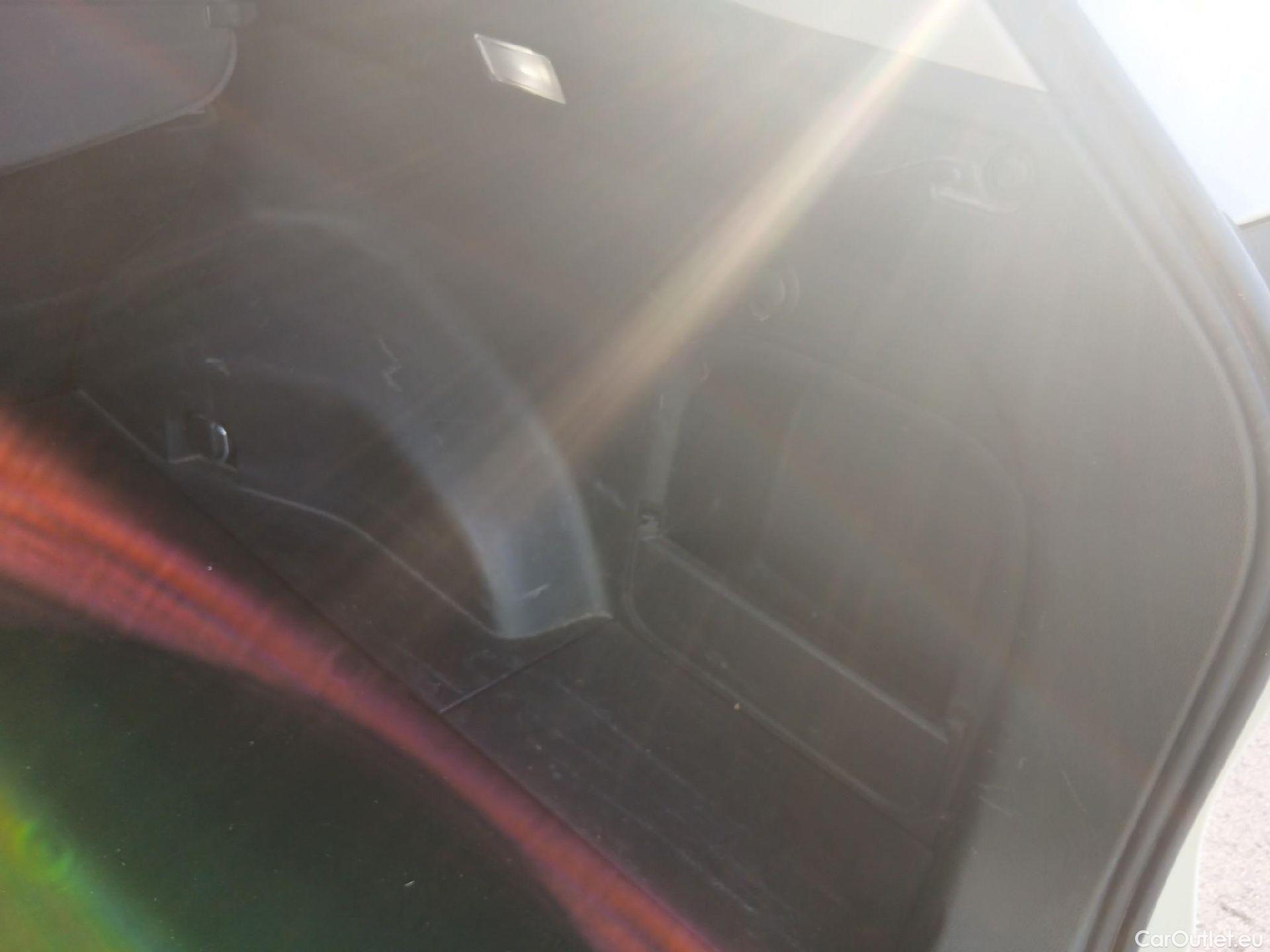  Toyota  RAV4 TOYOTA  / 2018 / 5P / todoterreno 2.5l 220H Advance 4WD #7