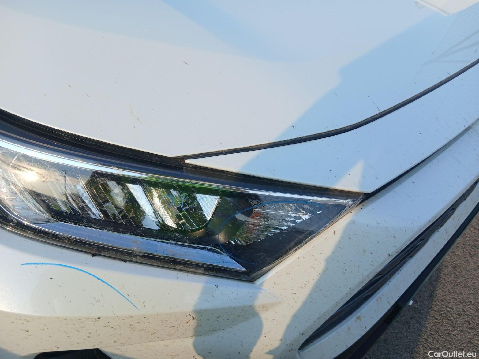  Toyota  RAV4 TOYOTA  / 2018 / 5P / todoterreno 2.5l 220H Advance 4WD #11