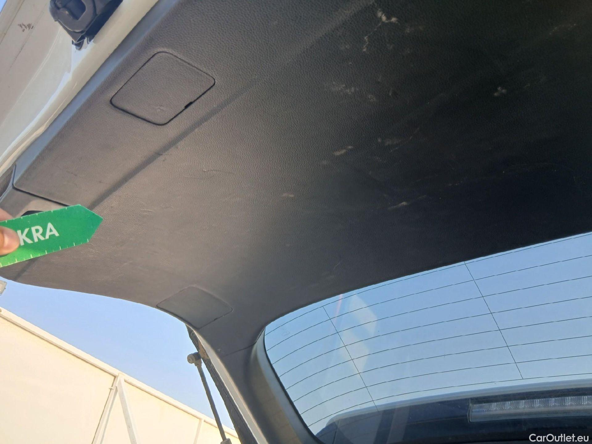  Toyota  RAV4 TOYOTA  / 2018 / 5P / todoterreno 2.5l 220H Advance 4WD #4