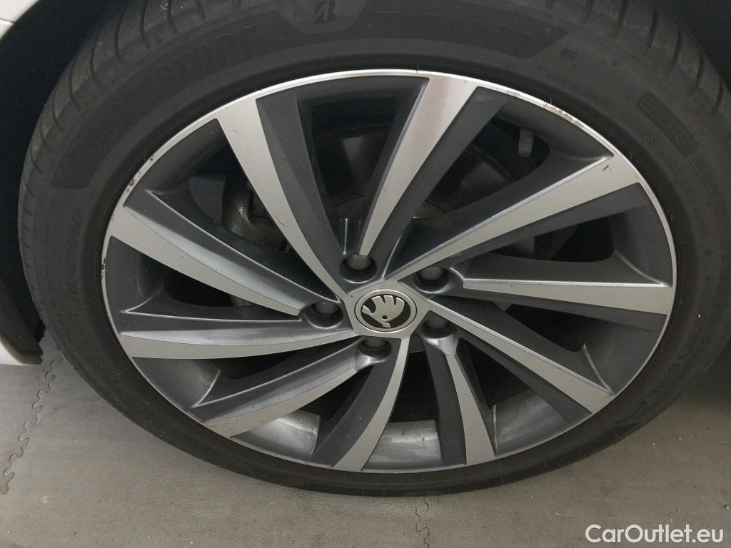  Skoda  Octavia SKODA  / 2020 / 5P / berlina con portón 2.0 TDI 110kW (150 CV) DSG Sport #3