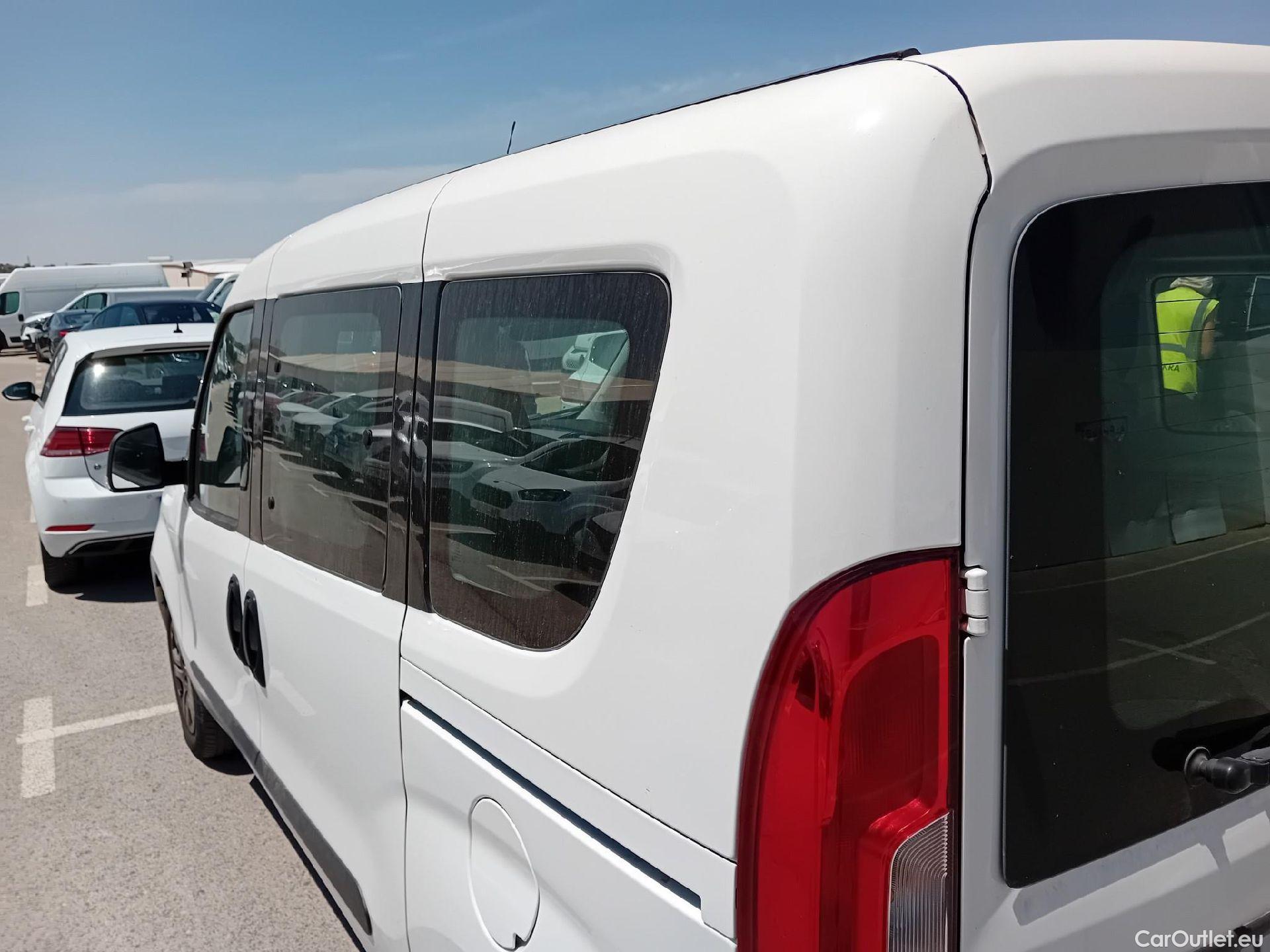  Fiat  Doblo FIAT Doblò Cargo / 2015 / 5P / combi Combi N1 SX 1.6 Mjet 66kW (90CV) #4
