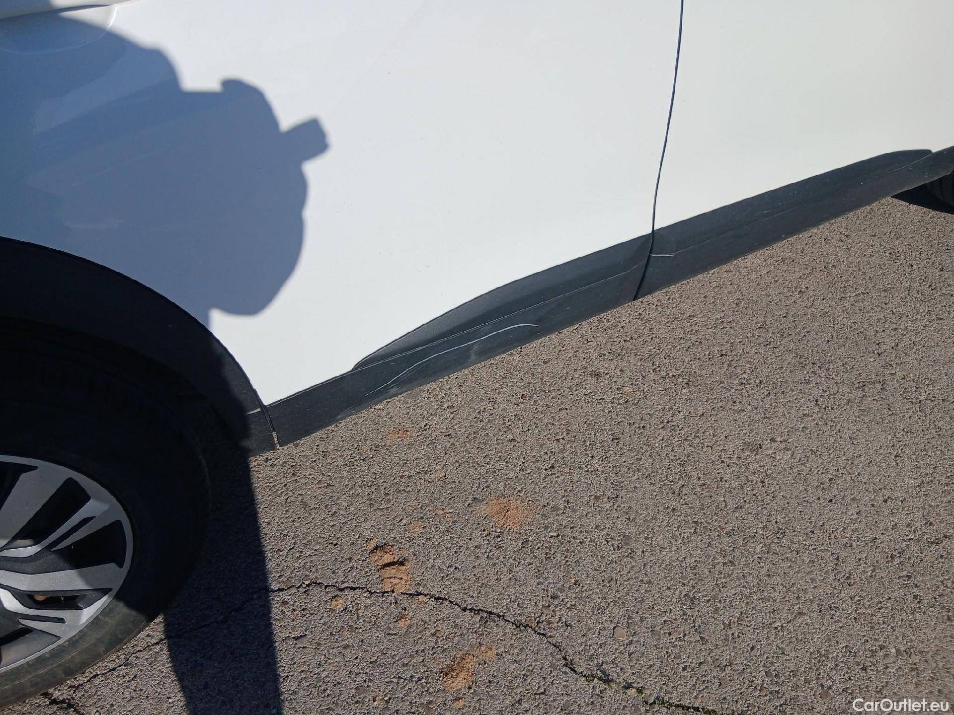  Peugeot  2008 PEUGEOT  / 2019 / 5P / todoterreno Active BlueHDI 81kW (110CV) #32