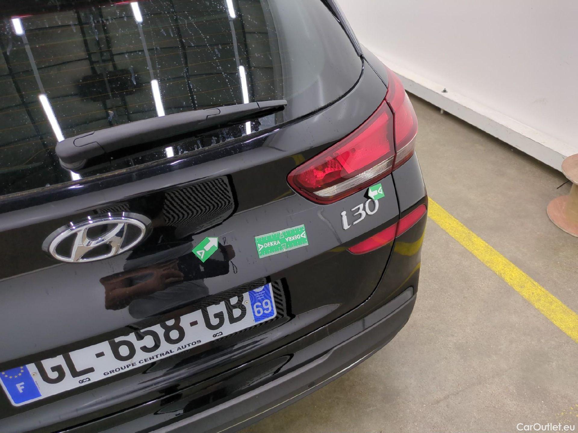  Hyundai  i30 HYUNDAI  Sport Wagon / 2020 / 5P / Break 1.0 T-GDI 120 DCT-7 MHEV CREATIVE SW #47