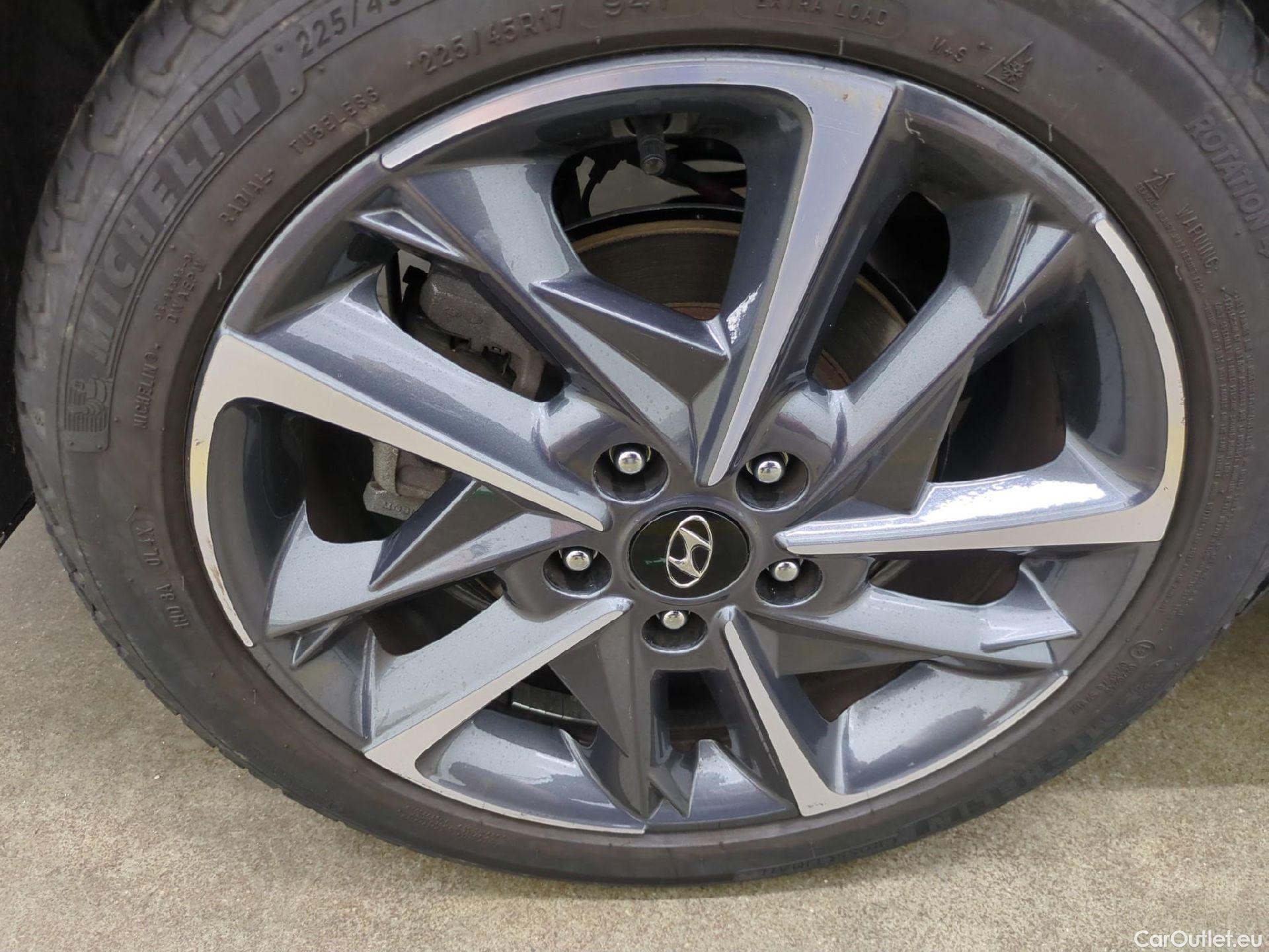  Hyundai  i30 HYUNDAI  Sport Wagon / 2020 / 5P / Break 1.0 T-GDI 120 DCT-7 MHEV CREATIVE SW #20